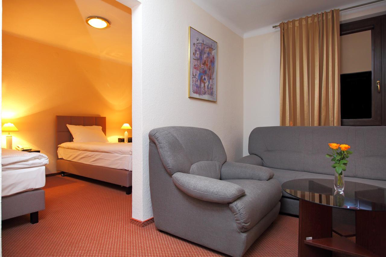 Inter Hotel Ostroleka  Kültér fotó